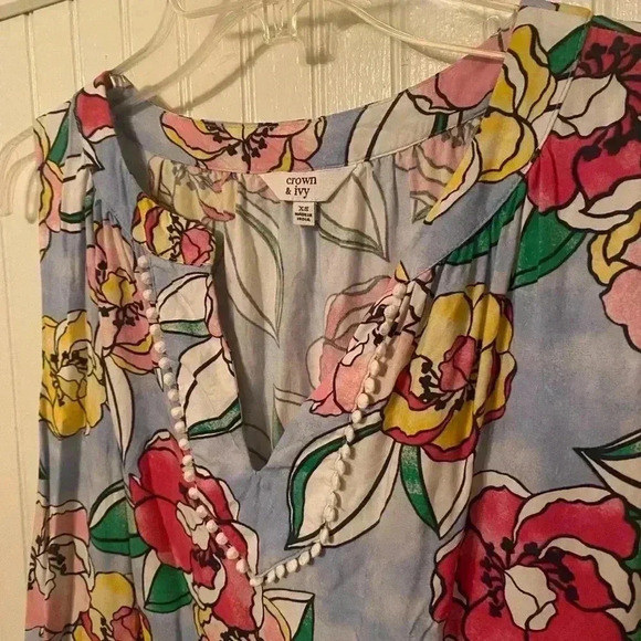 Nwot Crown & Ivy super lightweight dress - Picture 2 of 5